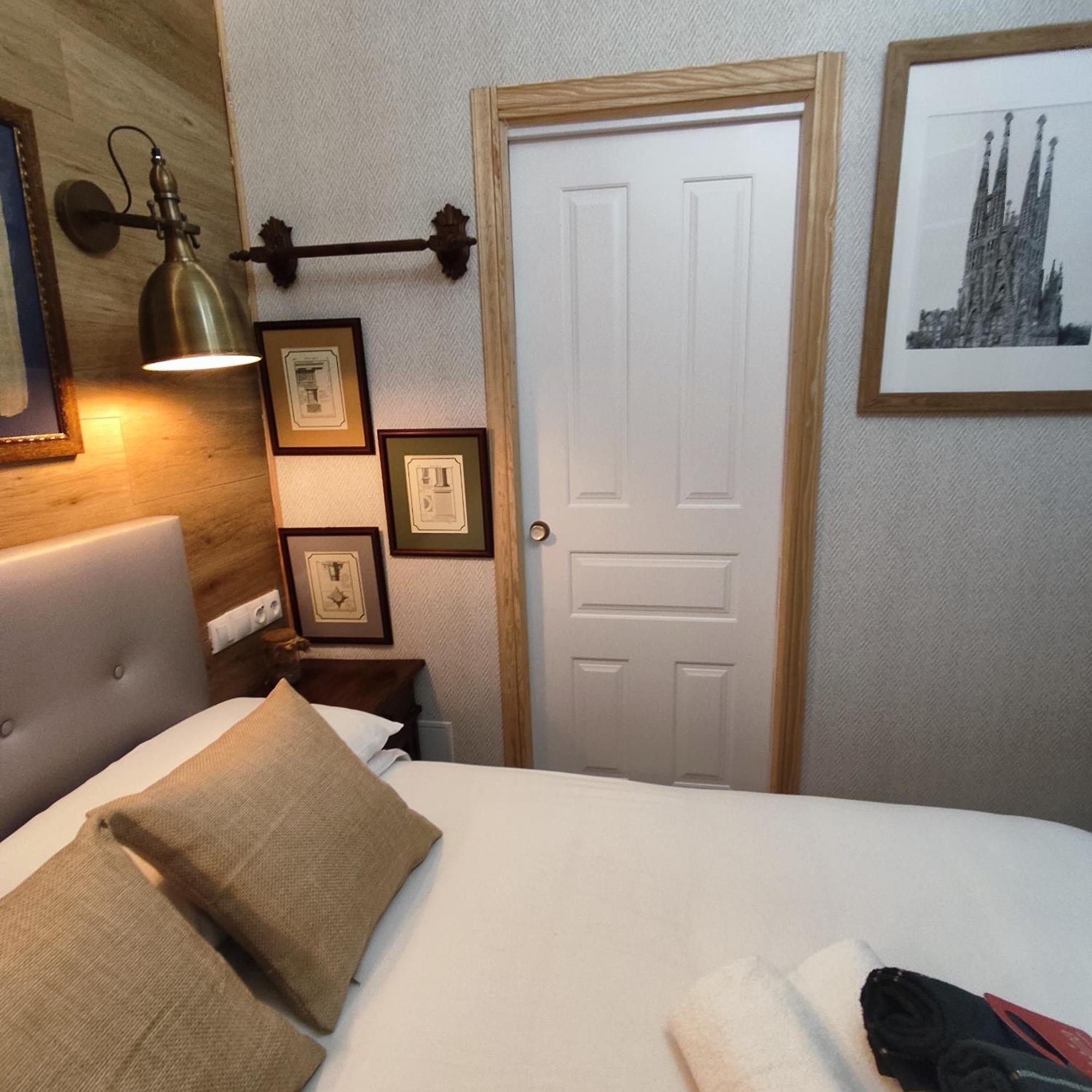 ברצלונה Studio Or Rooms With Private Bathroom Or Rooms With Shared Bathroom מראה חיצוני תמונה