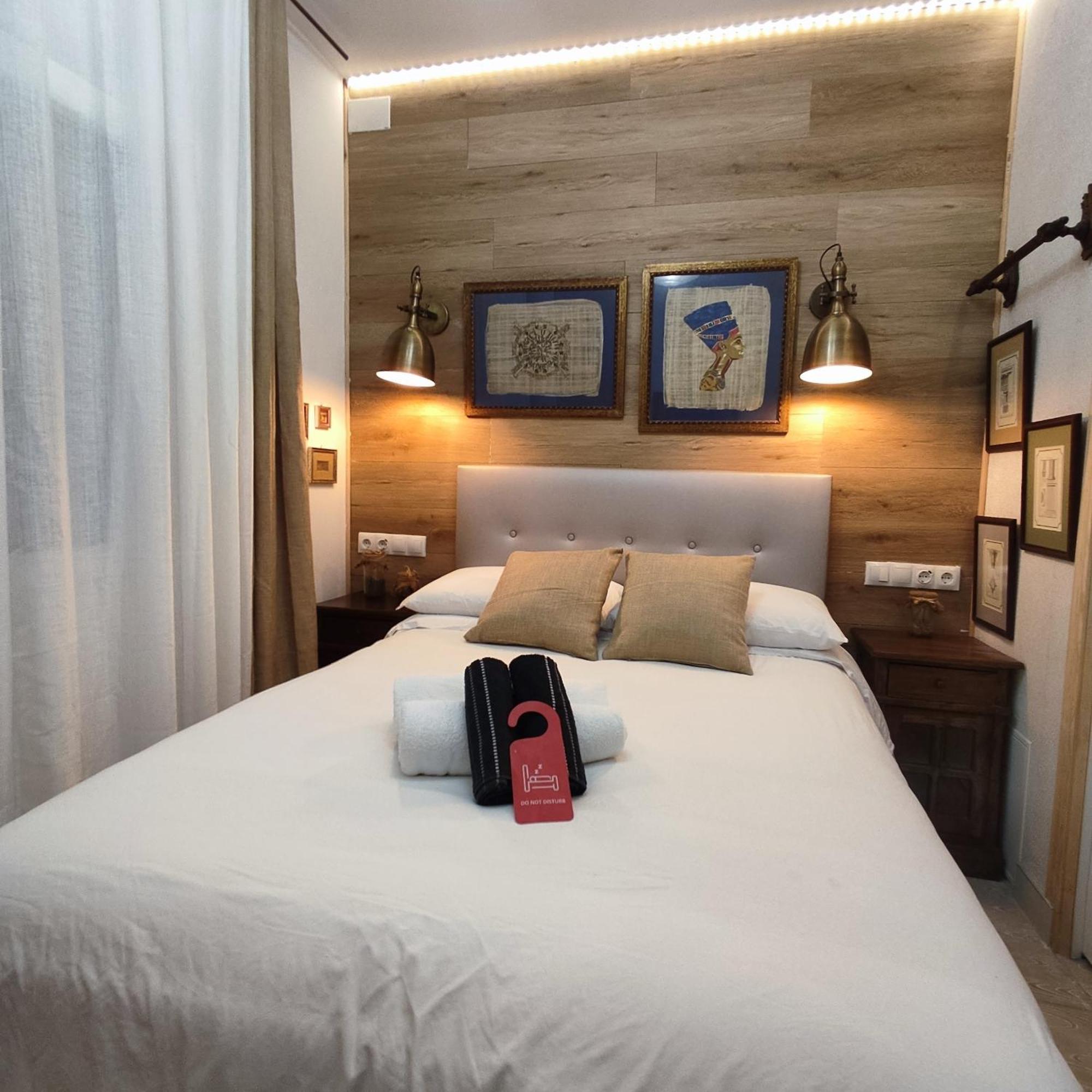 ברצלונה Studio Or Rooms With Private Bathroom Or Rooms With Shared Bathroom מראה חיצוני תמונה