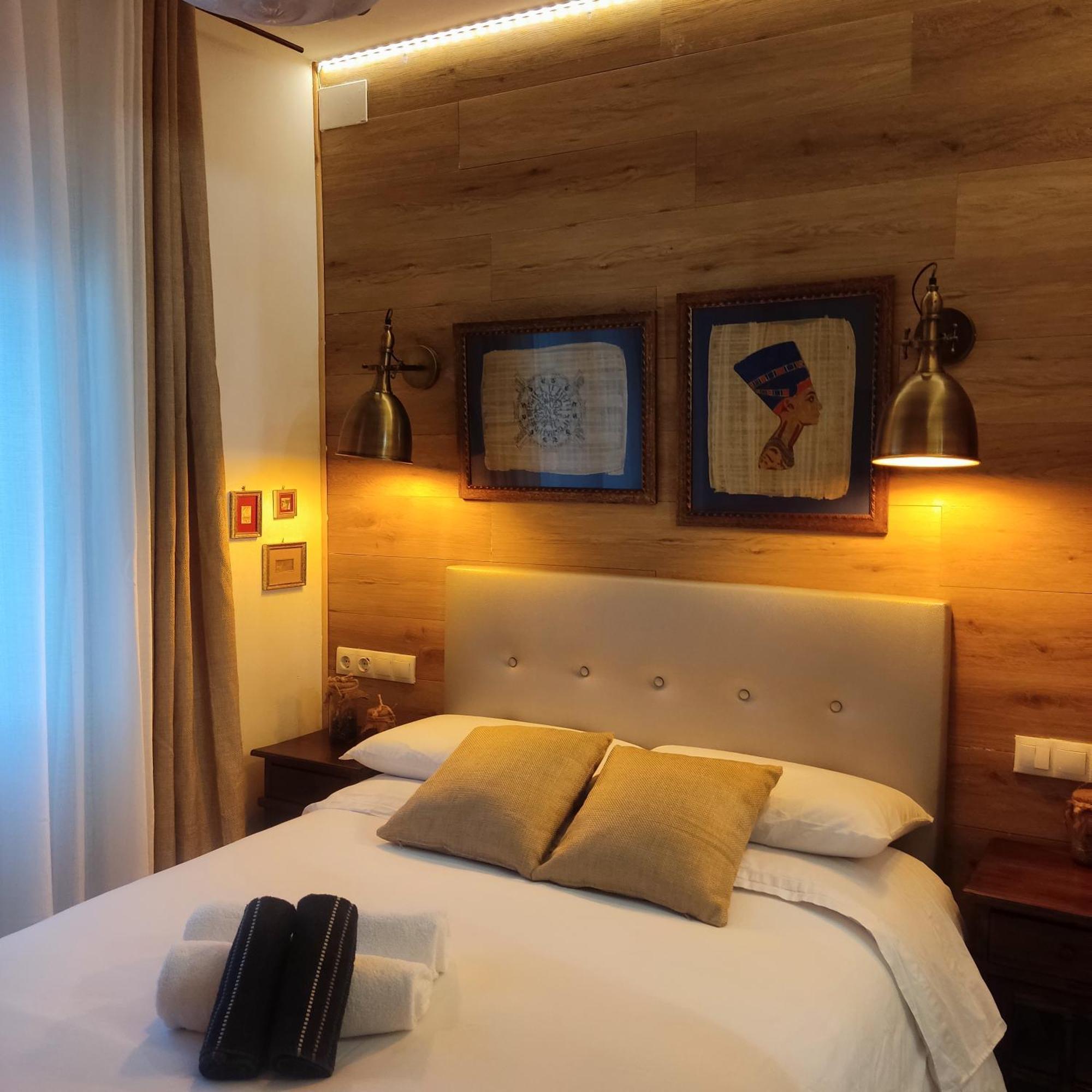 ברצלונה Studio Or Rooms With Private Bathroom Or Rooms With Shared Bathroom מראה חיצוני תמונה