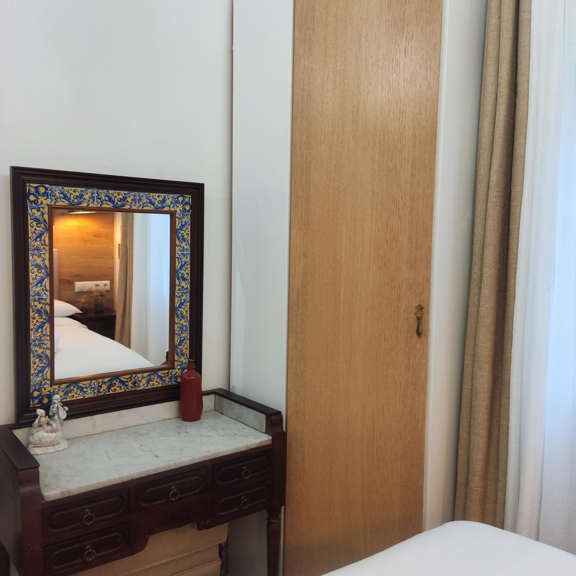 ברצלונה Studio Or Rooms With Private Bathroom Or Rooms With Shared Bathroom מראה חיצוני תמונה
