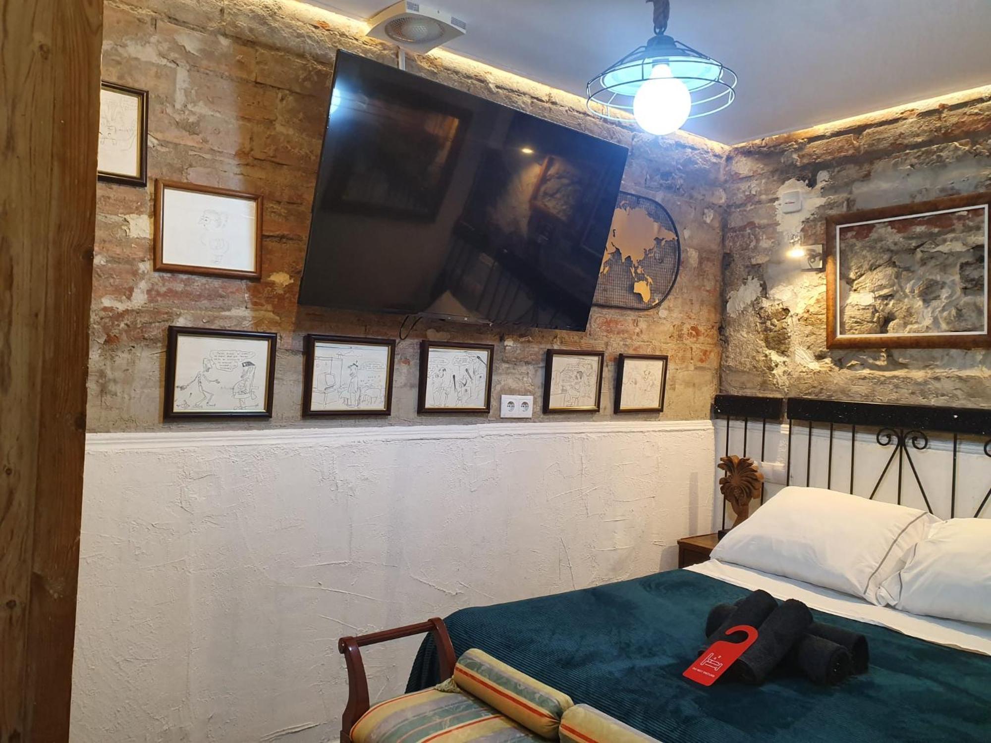 ברצלונה Studio Or Rooms With Private Bathroom Or Rooms With Shared Bathroom מראה חיצוני תמונה