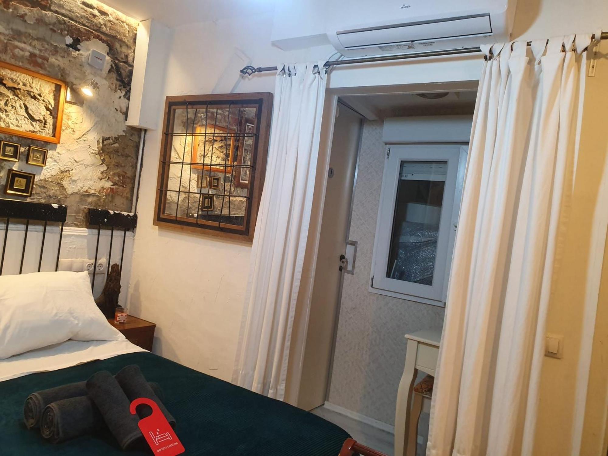 ברצלונה Studio Or Rooms With Private Bathroom Or Rooms With Shared Bathroom מראה חיצוני תמונה