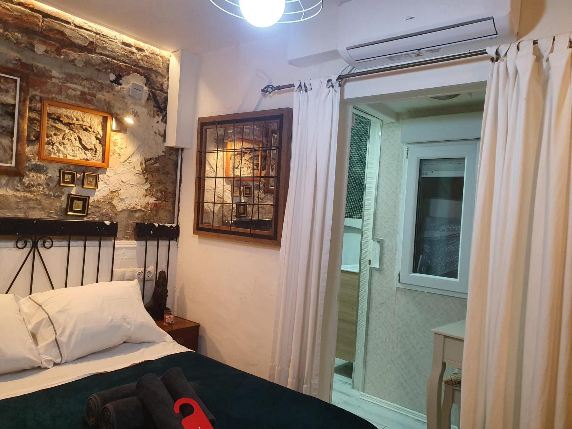 ברצלונה Studio Or Rooms With Private Bathroom Or Rooms With Shared Bathroom מראה חיצוני תמונה