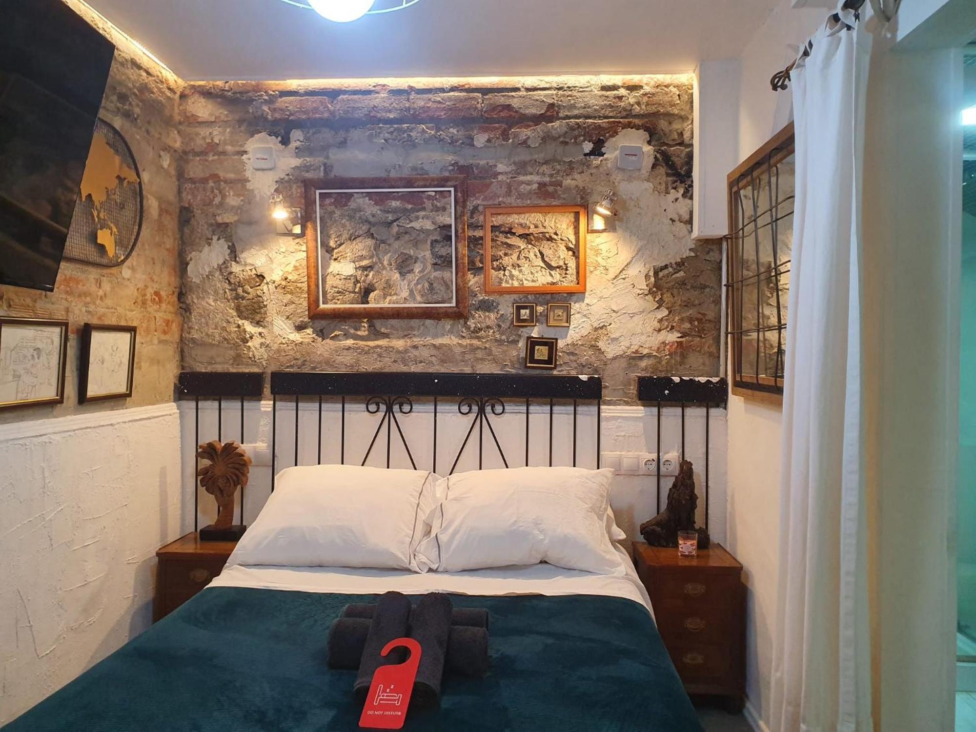 ברצלונה Studio Or Rooms With Private Bathroom Or Rooms With Shared Bathroom מראה חיצוני תמונה