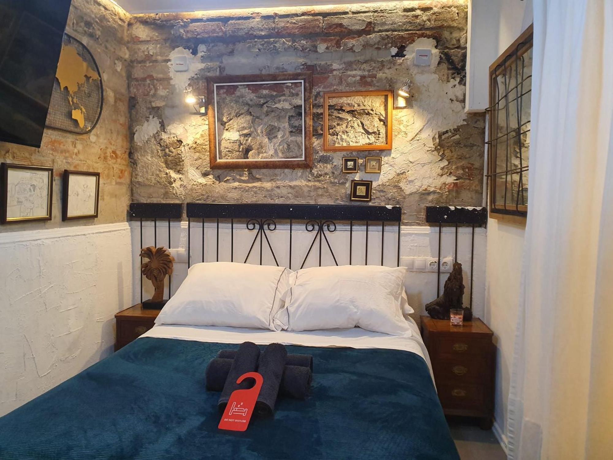 ברצלונה Studio Or Rooms With Private Bathroom Or Rooms With Shared Bathroom מראה חיצוני תמונה