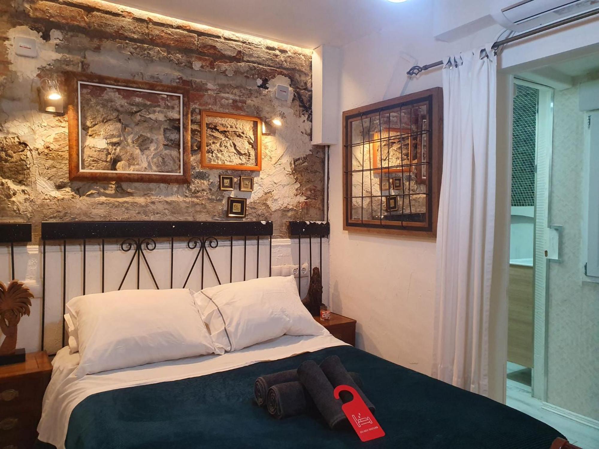 ברצלונה Studio Or Rooms With Private Bathroom Or Rooms With Shared Bathroom מראה חיצוני תמונה
