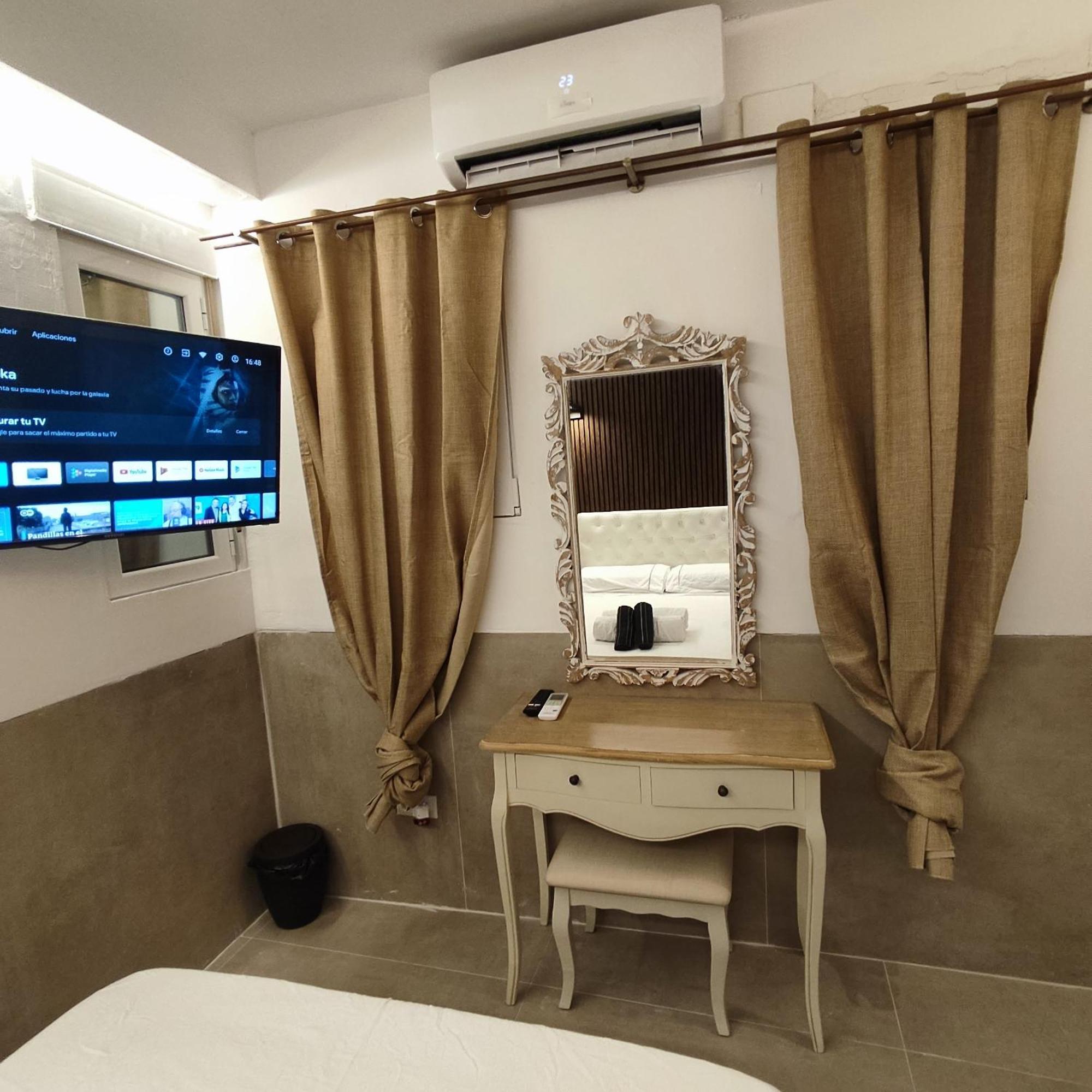ברצלונה Studio Or Rooms With Private Bathroom Or Rooms With Shared Bathroom מראה חיצוני תמונה